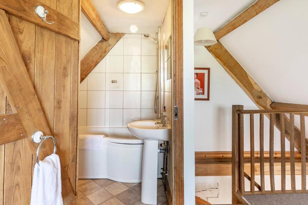 Beech Cottage, Spacious Rural Retreat Usk Bagian luar foto